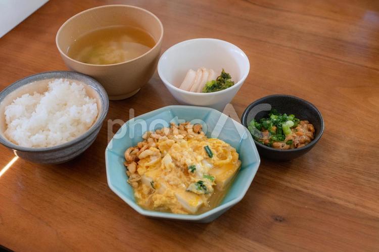 豆腐と納豆のヘルシー和朝食セット 和食,朝食,豆腐の写真素材