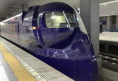 停車するラピート 停車するラピートの写真