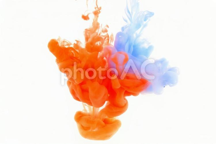 水中に広がるカラフルな絵具 水中に広がるカラフルな絵具 絵具,アート,水彩の写真素材