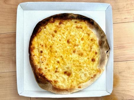 チルドピザ　フォルマッジ　焼く チルドピザ,フォルマッジ,ピザの写真素材