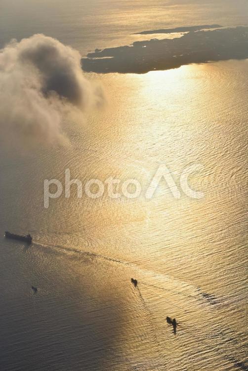 夕暮れの機上からの海の眺め 夕暮れ,フライト,飛行機の写真素材