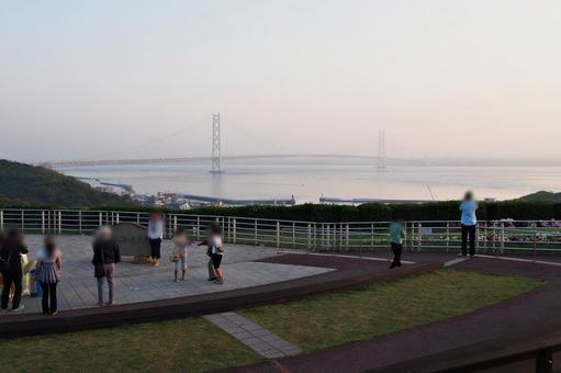 早朝の明石海峡大橋 早朝の明石海峡大橋の写真