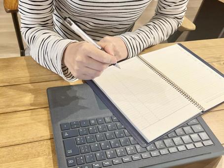リモートワーク　手帳 資格,勉強,ビジネスの写真素材