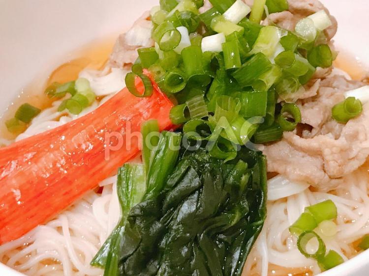 ぶっかけそうめん ぶっかけそうめん,ぶっかけ肉そうめん,麺の写真素材