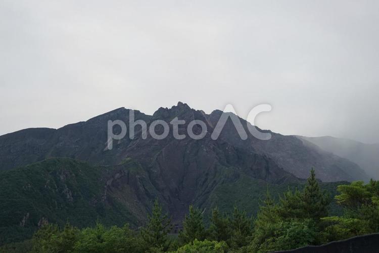 山と曇りの景色 空,mountain,skyの写真素材