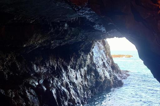 Photo, three sections of caves, sea cave, cave, 
