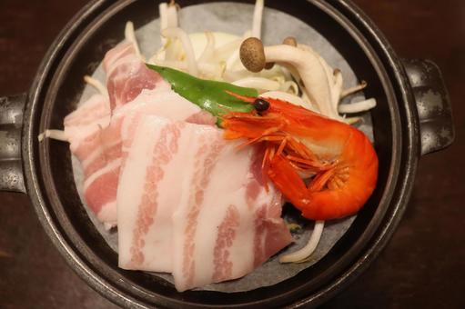 温泉宿で陶板焼きをいただく。新潟県。 温泉宿で陶板焼きをいただく。新潟県。 温泉宿,陶板焼き,新潟県の写真素材