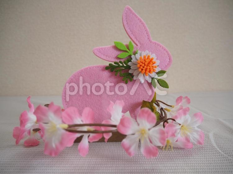 ピンクのうさぎと桜の飾り うさぎ,ピンク,フェルトの写真素材