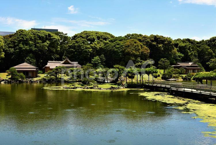 広い池の在る日本庭園の風景 浜離宮恩賜庭園,日本庭園,史跡の写真素材