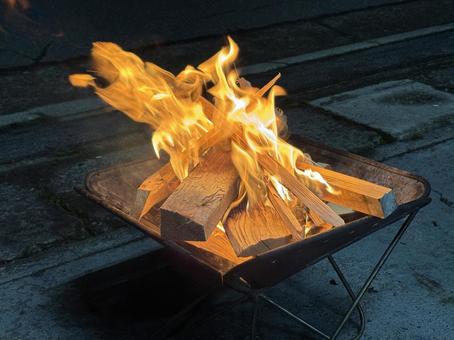 焚き火 焚き火,キャンプ,キャンプファイヤーの写真素材