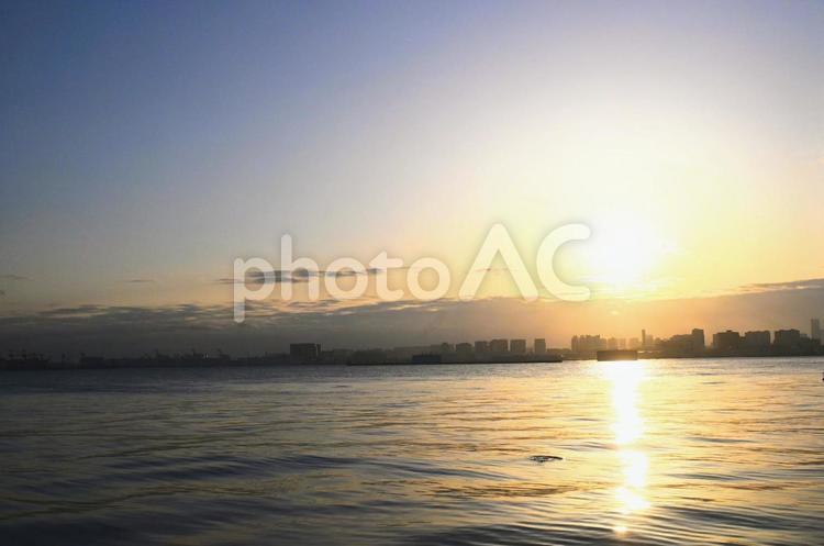 夕焼けと海 夕日,夕暮れ,夕方の写真素材