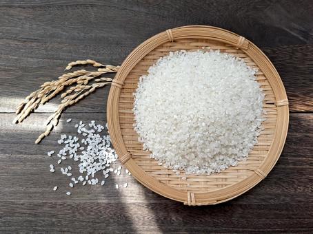 お米と稲穂_焦茶木目バック_9 秋,秋の味覚,新米の写真素材
