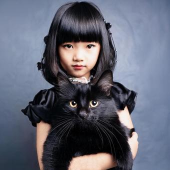 黒猫と不思議な少女 黒猫と不思議な少女の写真
