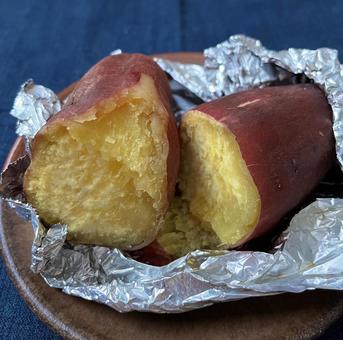 焼き芋2 焼き芋,やきいも,ヤキイモの写真素材