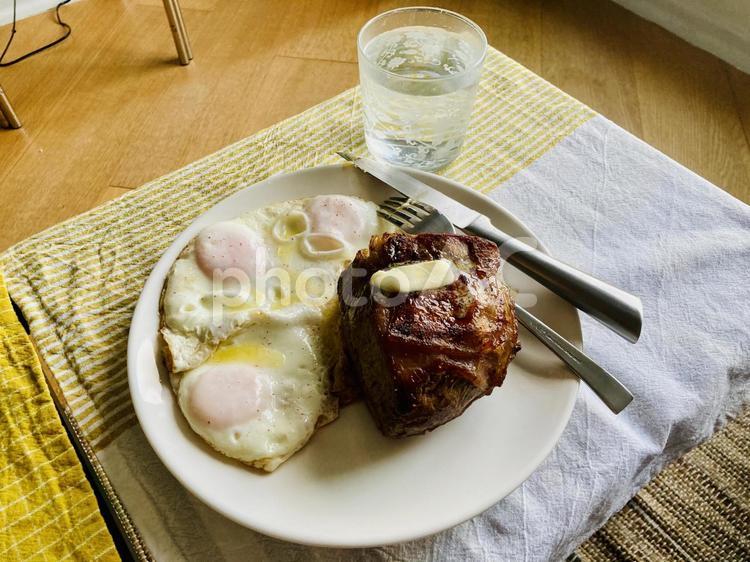 ハンバーグと目玉焼き ハンバーグ,目玉焼き,ビーフの写真素材