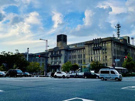 秋風の吹く京都市役所本庁舎2 秋風の吹く京都市役所本庁舎2 京都市,京都市役所,京都の写真素材