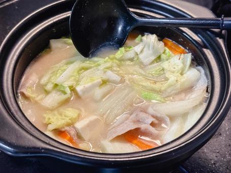 自炊 鍋 自炊 鍋 作る,調理台,一人鍋の写真素材