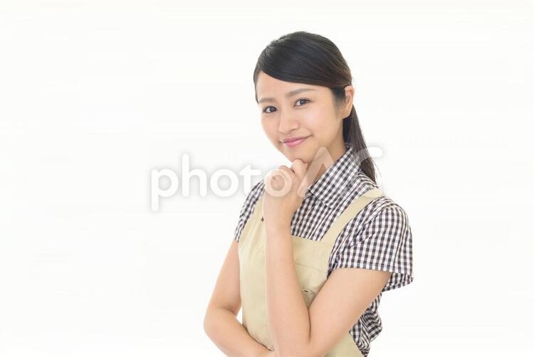 エプロンを着た笑顔の女性 女性,女,主婦の写真素材