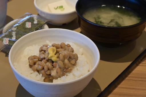 朝食の納豆かけご飯 朝食の納豆かけご飯 朝食,ご飯,納豆の写真素材