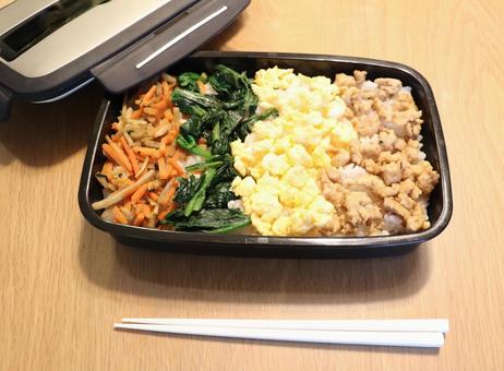四色弁当 四色弁当の写真
