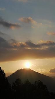 日の出と高城山(丹波篠山市) 高城山,兵庫県,丹波篠山市の写真素材