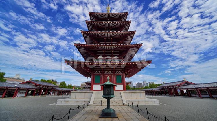 真正面からの五重塔 五重塔,四天王寺,大阪の写真素材