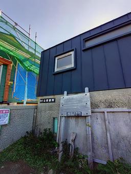一切経山_酸ヶ平避難小屋&トイレ 一切経山_酸ヶ平避難小屋&トイレ 酸ヶ平避難小屋,トイレ,一切経山の写真素材