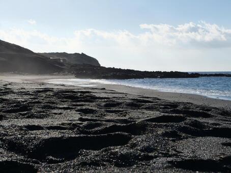 伊豆大島　砂の浜 砂の浜,ビーチ,黒砂の写真素材