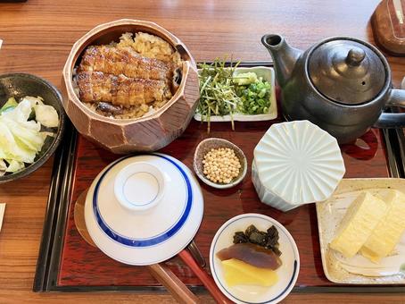美濃金の炭火焼きひつまぶし 美濃金の炭火焼きひつまぶし 炭火焼きうなぎ,鰻屋,ひつまぶしの写真素材
