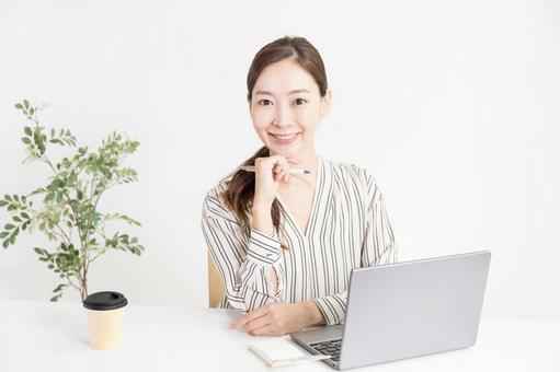 Woman enjoying work, kinh doanh, đàn bà, viết web, JPG