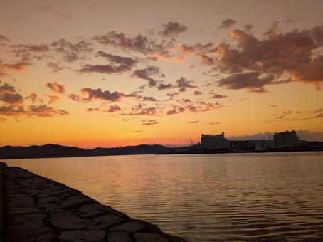 夕暮れの海 夕暮れの海 夕日,夕焼け,夕暮れの写真素材