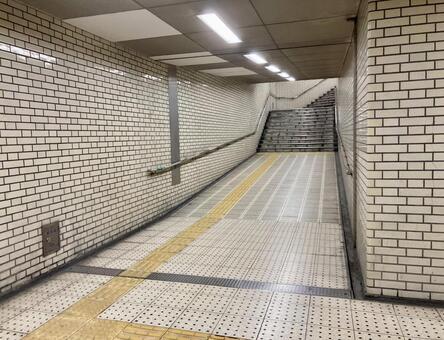 とある地下通路 地下通路,道,コロナ禍の写真素材