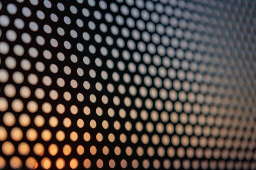 パンチングメタル越しの夕空 パンチングメタル,メッシュ,穴の写真素材