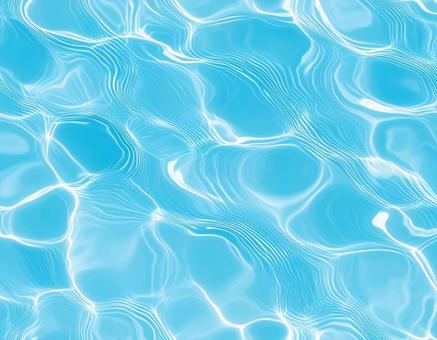 透き通る青い水面の揺らぎ 透き通る青い水面の揺らぎの写真