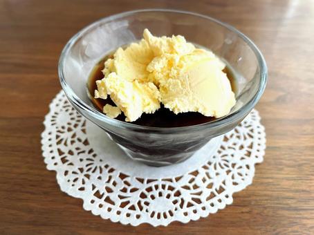 手作りコーヒーゼリーのバニラアイスのせ 手作りコーヒーゼリーのバニラアイスのせ コーヒーゼリー,デザート,手作りの写真素材