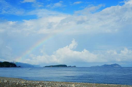 夏の空に虹 夏の空に虹 夏空,積雲,雄大積雲の写真素材