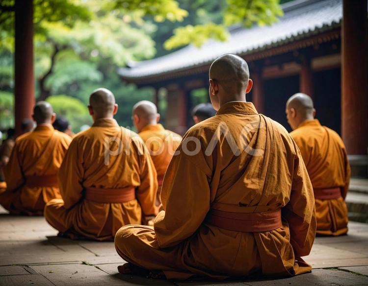 坐禅を組んで修行する僧侶 坐禅,僧侶,作務衣服の写真素材