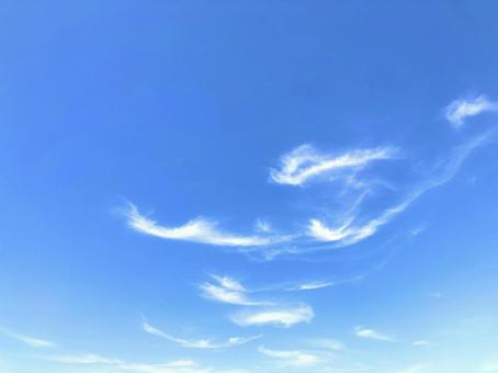 6月の青い空と白い雲 6月の青い空と白い雲の写真
