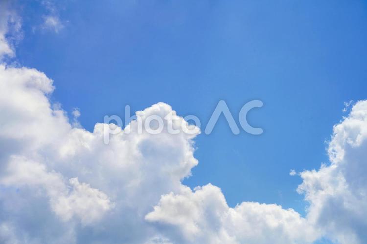 明るい青空とふんわり雲 青空,雲,青の写真素材