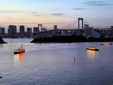 夕暮れのお台場から見た東京の景色 夕暮れのお台場から見た東京の景色 東京,お台場,東京湾の写真素材