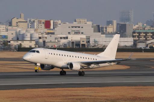 飛行機 エンブラエル170 飛行機 エンブラエル170 旅客機,航空機,フライトの写真素材