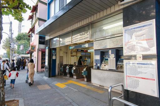 広尾駅の改札 広尾駅,通勤,駅の写真素材