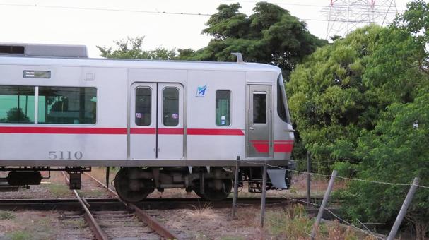 ダイヤモンドクロスを通過中の名鉄電車 ダイヤモンドクロスを通過中の名鉄電車 ダイヤモンドクロス,ダイヤモンドクロッシング,dcの写真素材