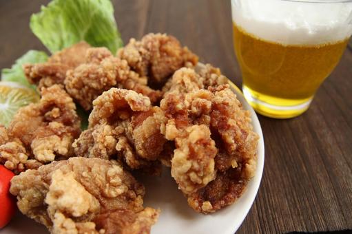 から揚げとビールの食卓 から揚げとビールの食卓 から揚げ,ビール,食事の写真素材