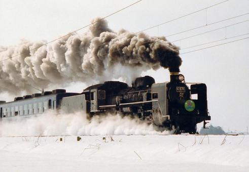 雪の中を力強く走る北びわこ号 sl,北びわこ号,蒸気機関車の写真素材