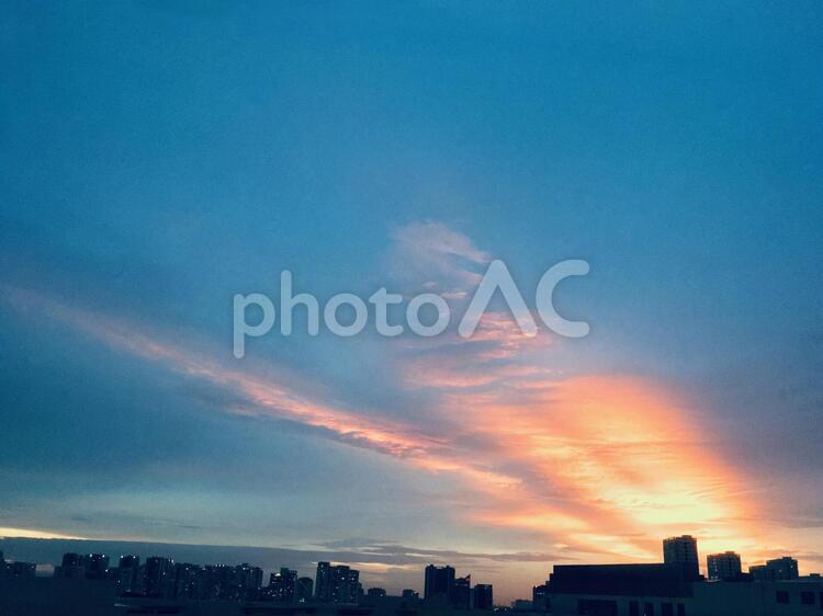 空模様・夕焼け 空模様・夕焼け 夕焼け,夕暮れ,空の写真素材