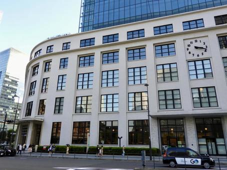 東京中央郵便局を見上げる 東京中央郵便局を見上げる 東京中央郵便局,郵便局,東京駅の写真素材