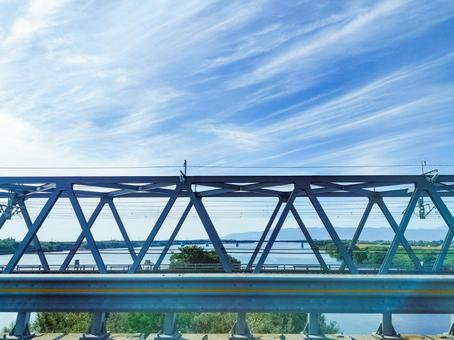 木曽川橋で木曽川を渡る　東名阪自動車道 木曽川橋,木曽川,東名阪自動車道の写真素材