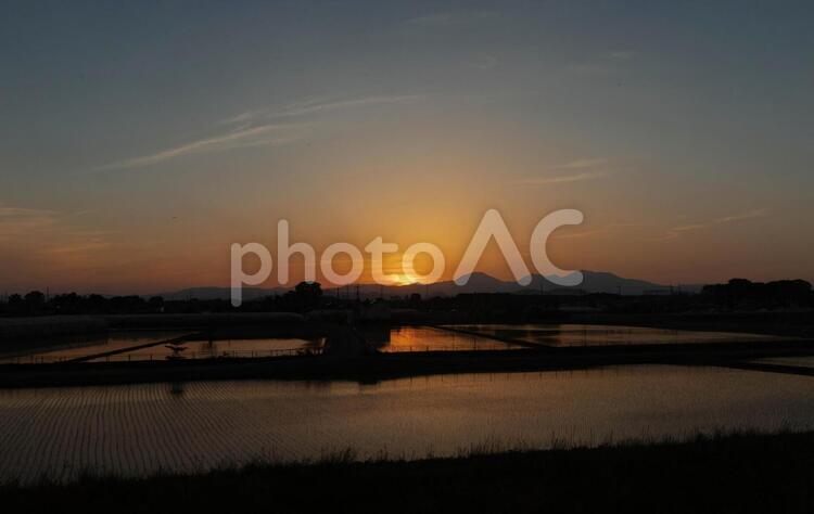 夕暮れ 夜景,公園,夕焼けの写真素材