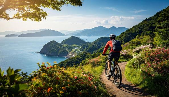 休日に海辺をサイクリングする男性 休日に海辺をサイクリングする男性の写真